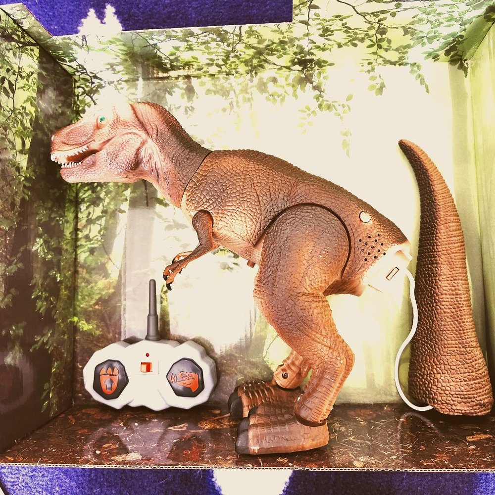 NWT Dinosaur remote T-Rex Large Radio Controlled sound motion takes batteries